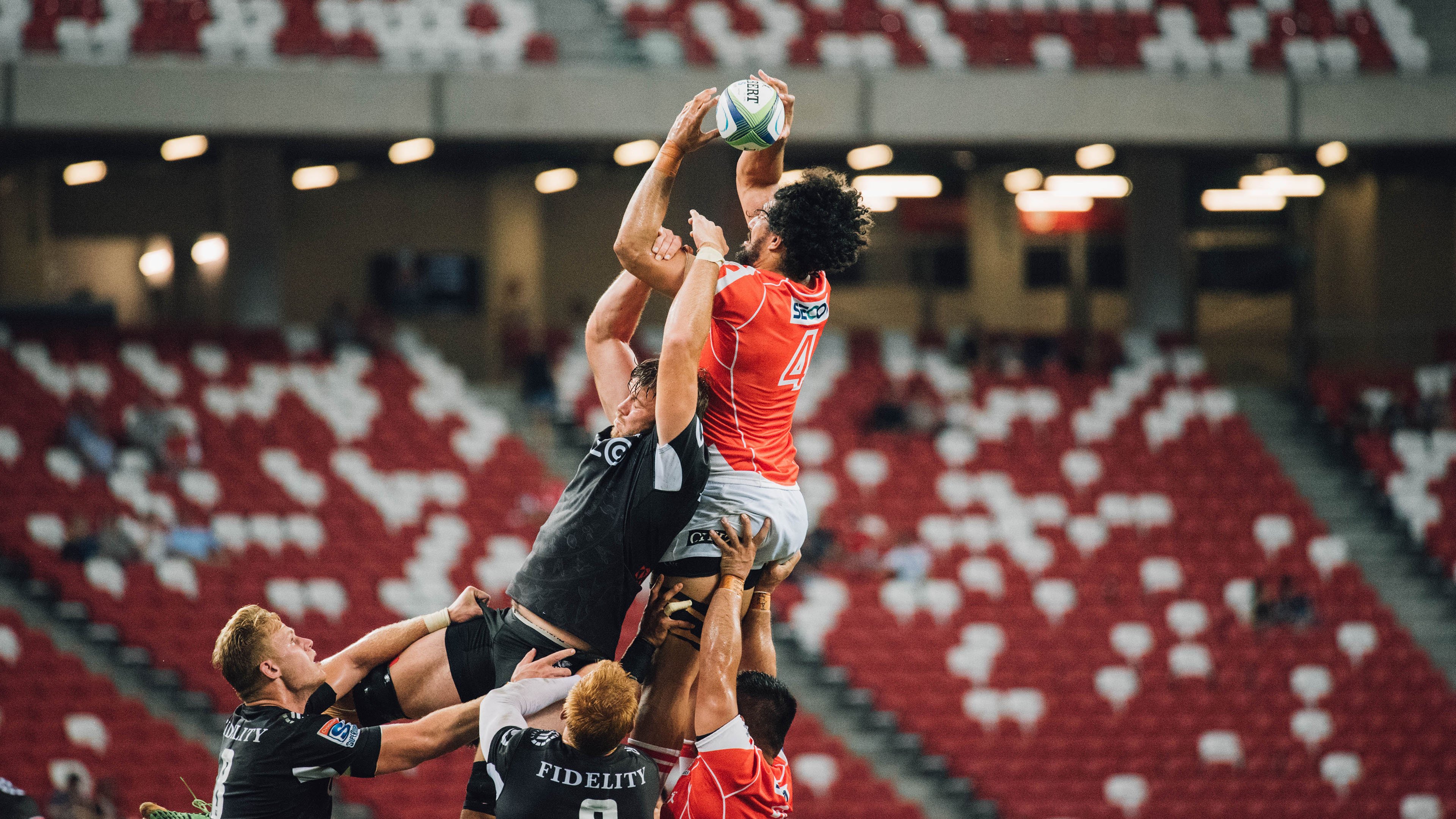 巴特勒重返赛场，重返赛场首场状态出色，掘金观众沸腾！比赛高潮迭起