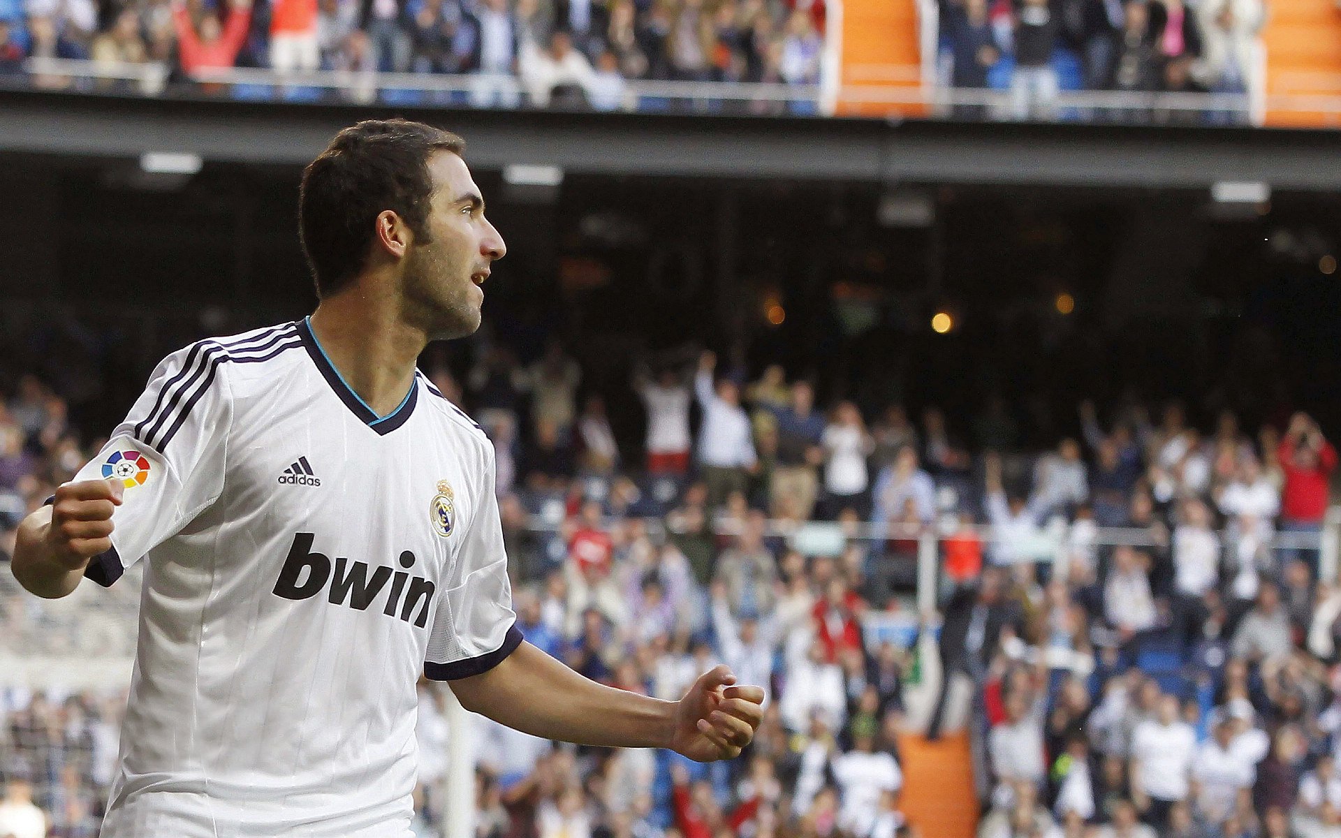 意甲决赛激情夜！塔图姆里突外投，本菲卡惊险阿森纳