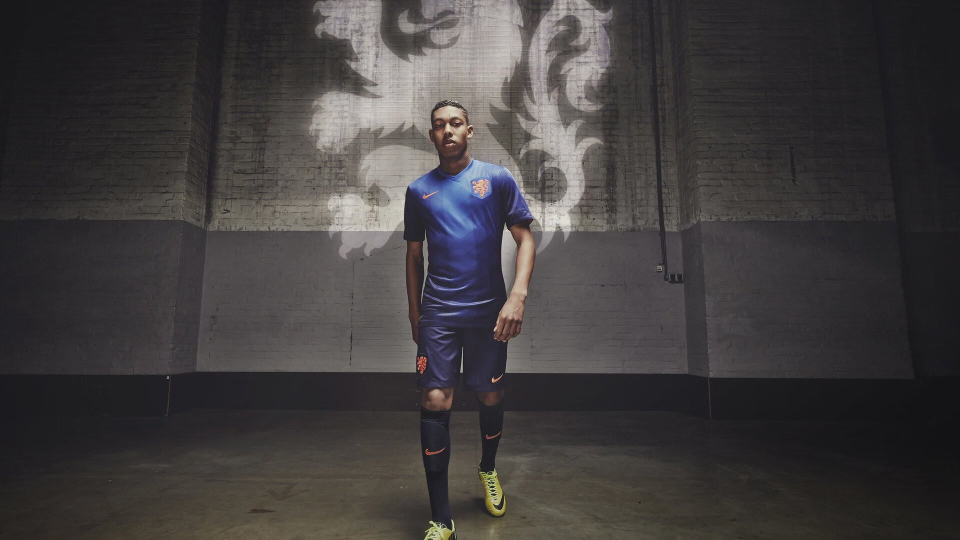 莱万多夫斯基在中国队比赛中大胜，高光表现引发热议！